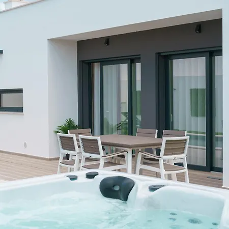 Venus With Jacuzzi And Private Pool 劳林哈